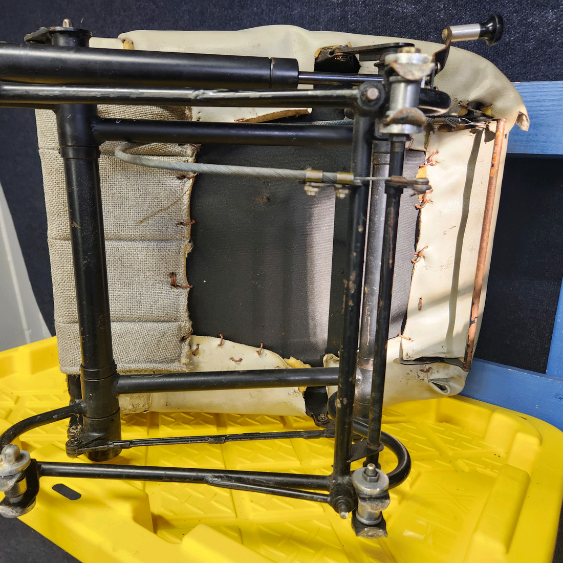 Used aircraft parts for sale, 89026-003 PIPER PA28-161 Warrior III SEAT ASSEMBLY RH-COPILOT   MECHANICAL GOOD CONDITIONS