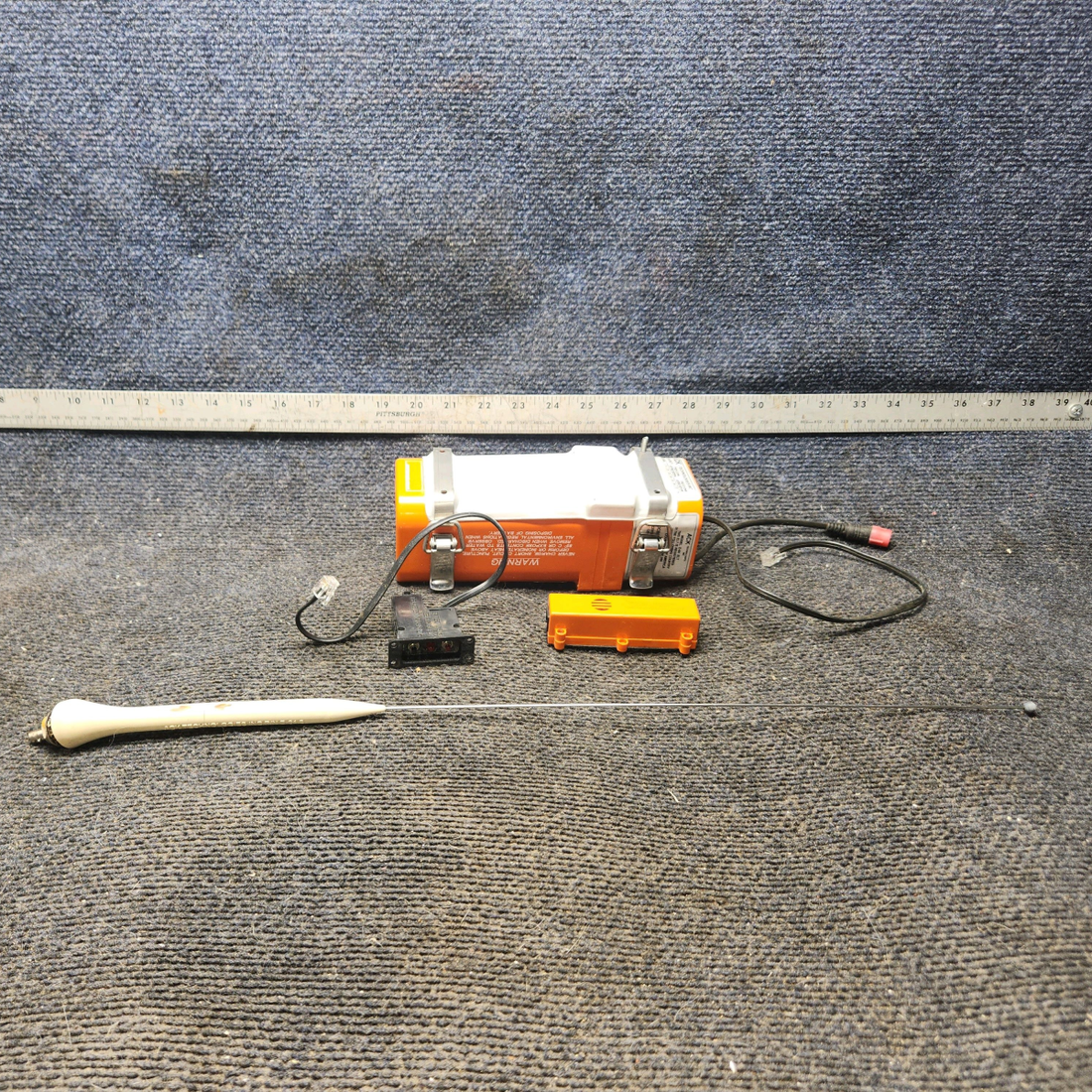 Used aircraft parts for sale, E-04 406 ELT cessna 172N Emergency Locator Transmitter 406 – Cracked Antenna