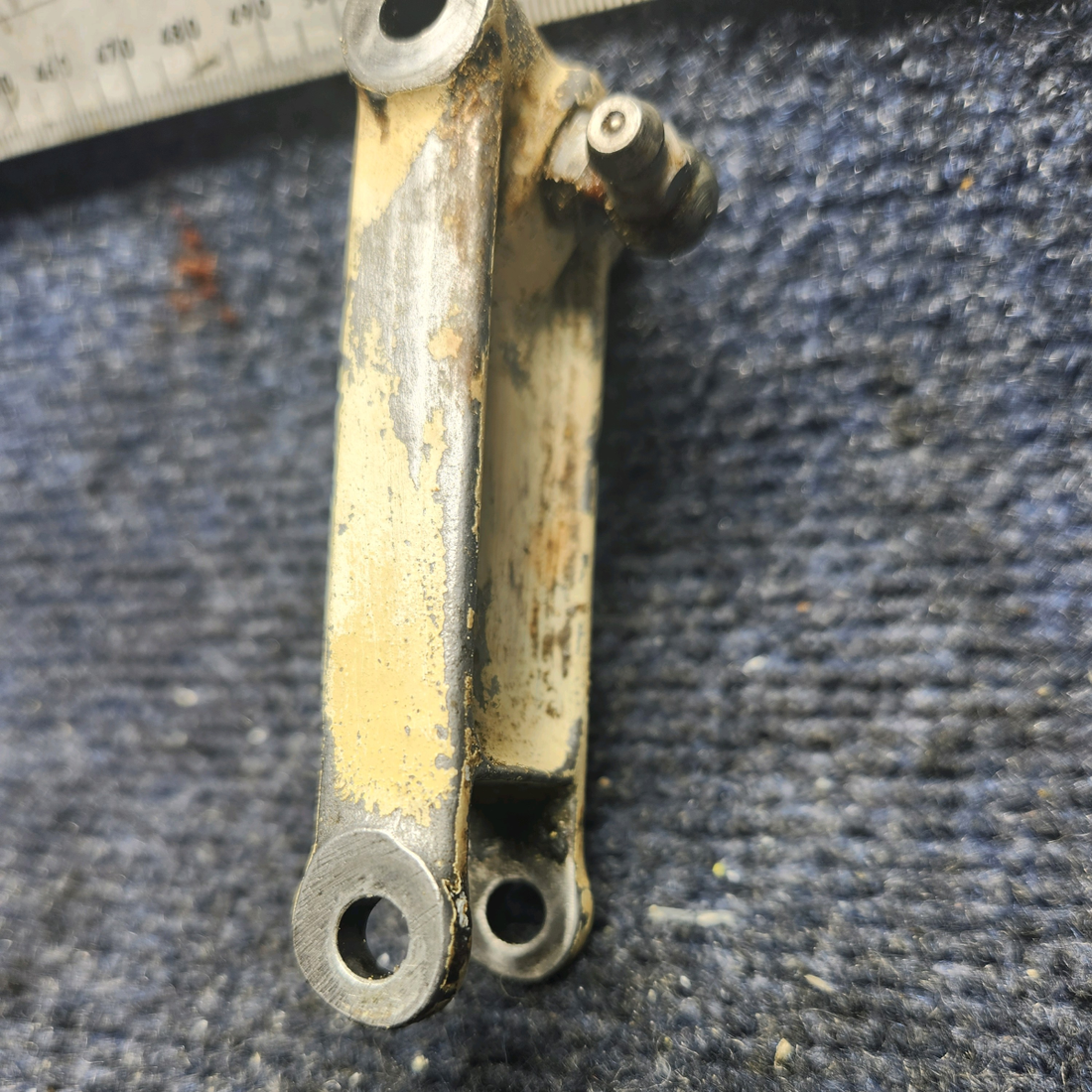 Used aircraft parts for sale, 35-825035 Beechcraft F33A NOSE GEAR STEERING IDLER CROSS LINK ASSY