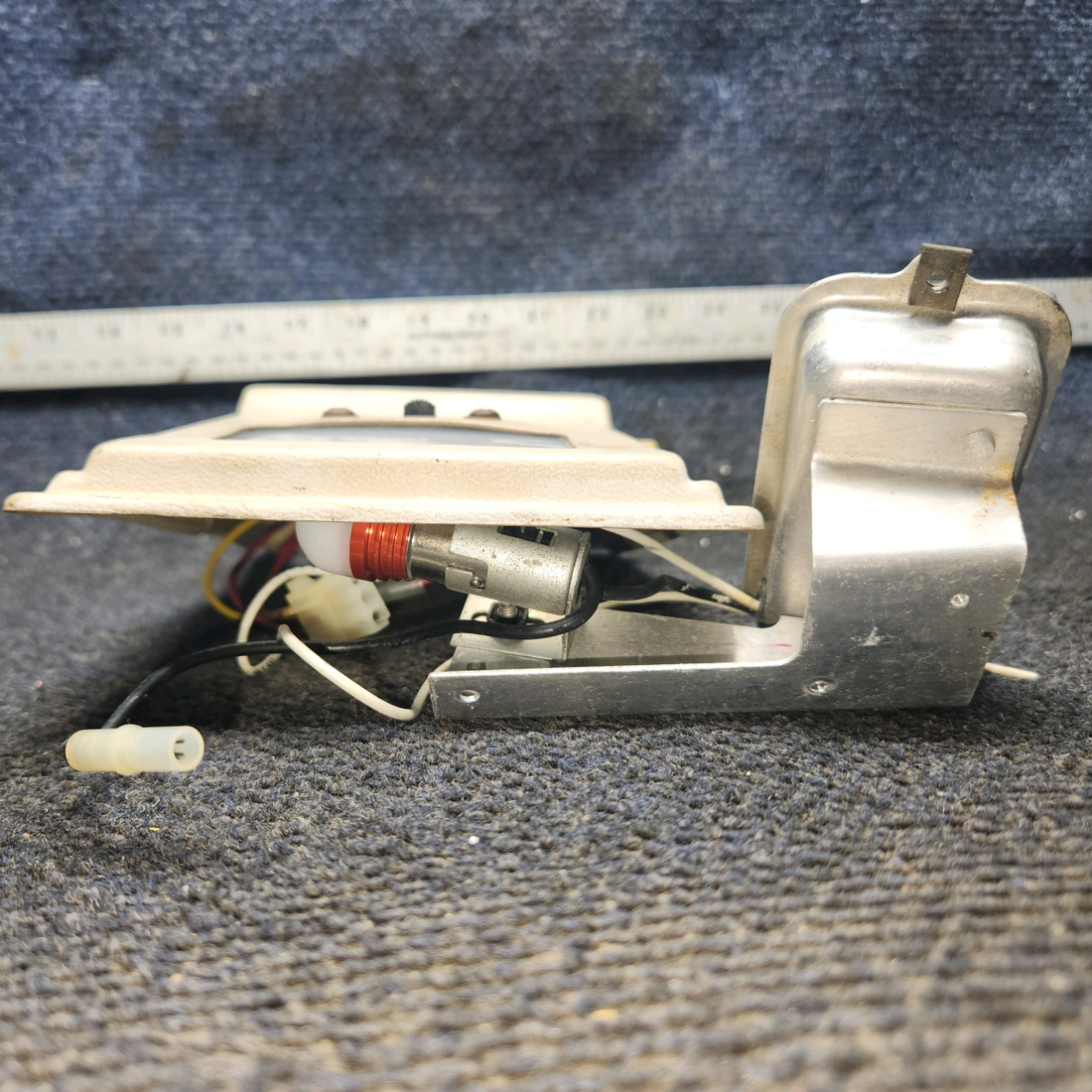 Used aircraft parts for sale, 0511482-9 cessna 150G Cabin/Cockpit Dome Light Cover