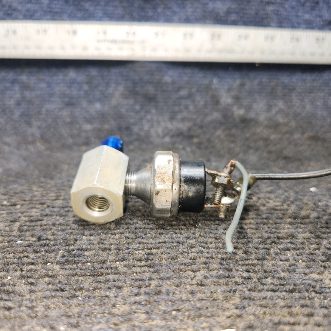Used aircraft parts for sale, S1711-1 cessna 150G Hobbs Oil Pressure Switch