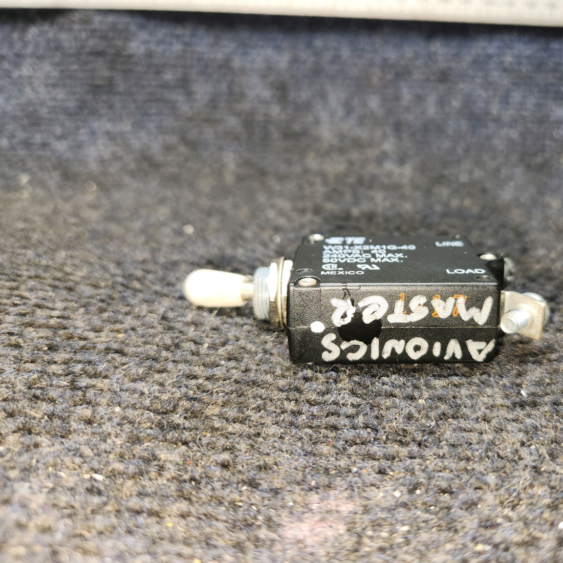 Used aircraft parts for sale, W31X2M1G40 Tyco Electronics W31 Series PIPER PA-24-250 Circuit  Breaker - 40 Amps
