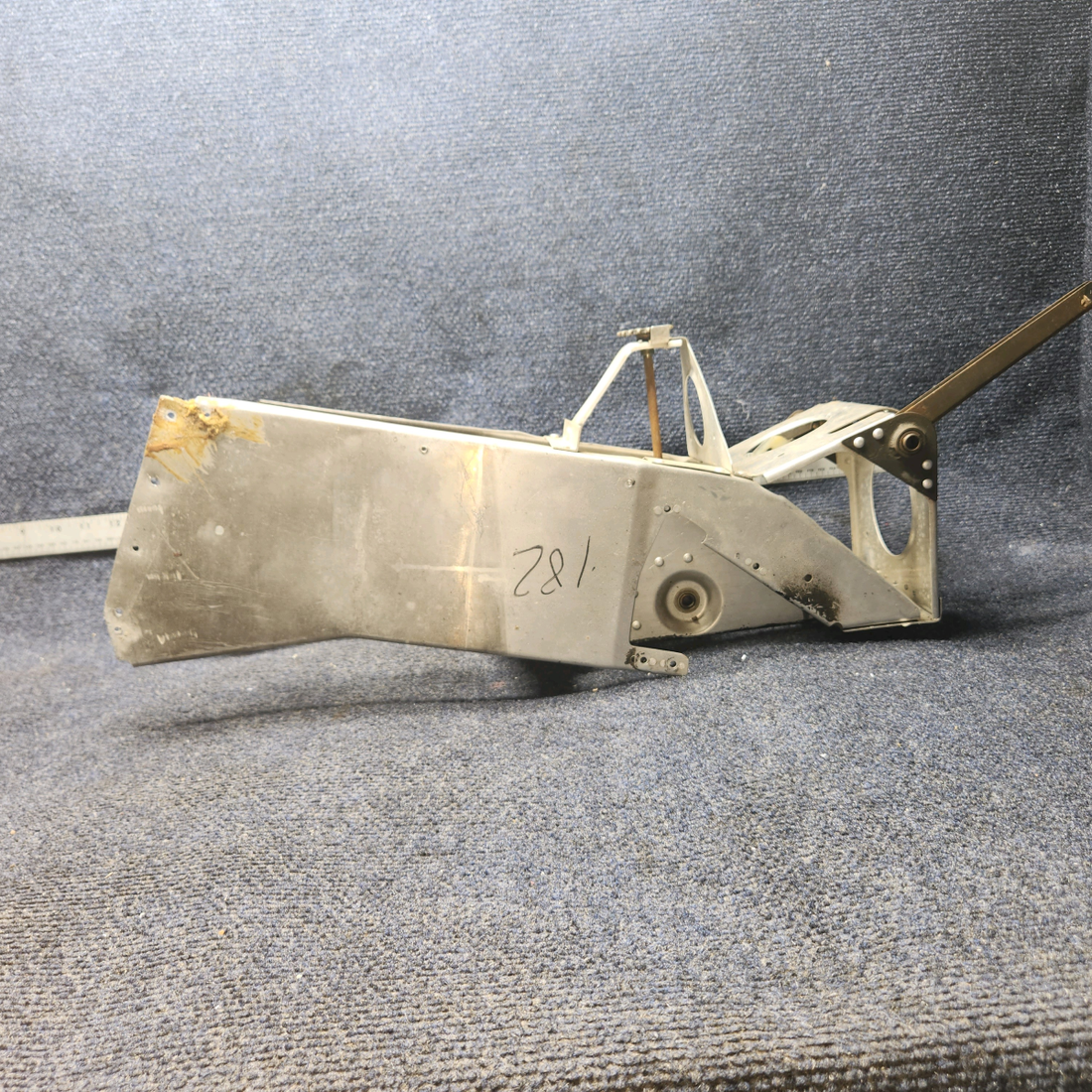 Used aircraft parts for sale, 0713640 Cessna 182P Console Structure Assy