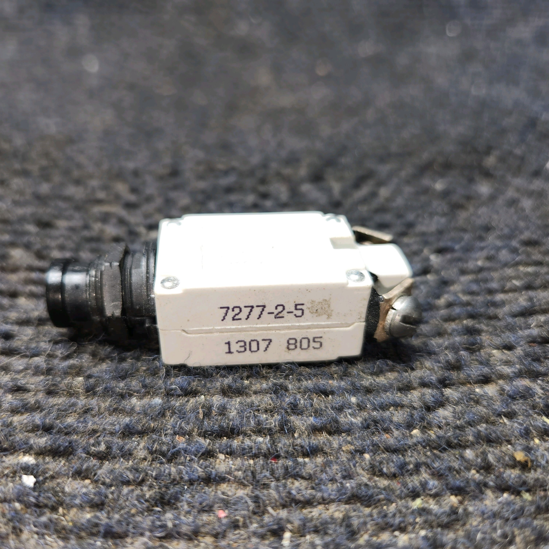 Used aircraft parts for sale, 7277-2-5 Cessna 172E Circuit Breakers 5 Amp