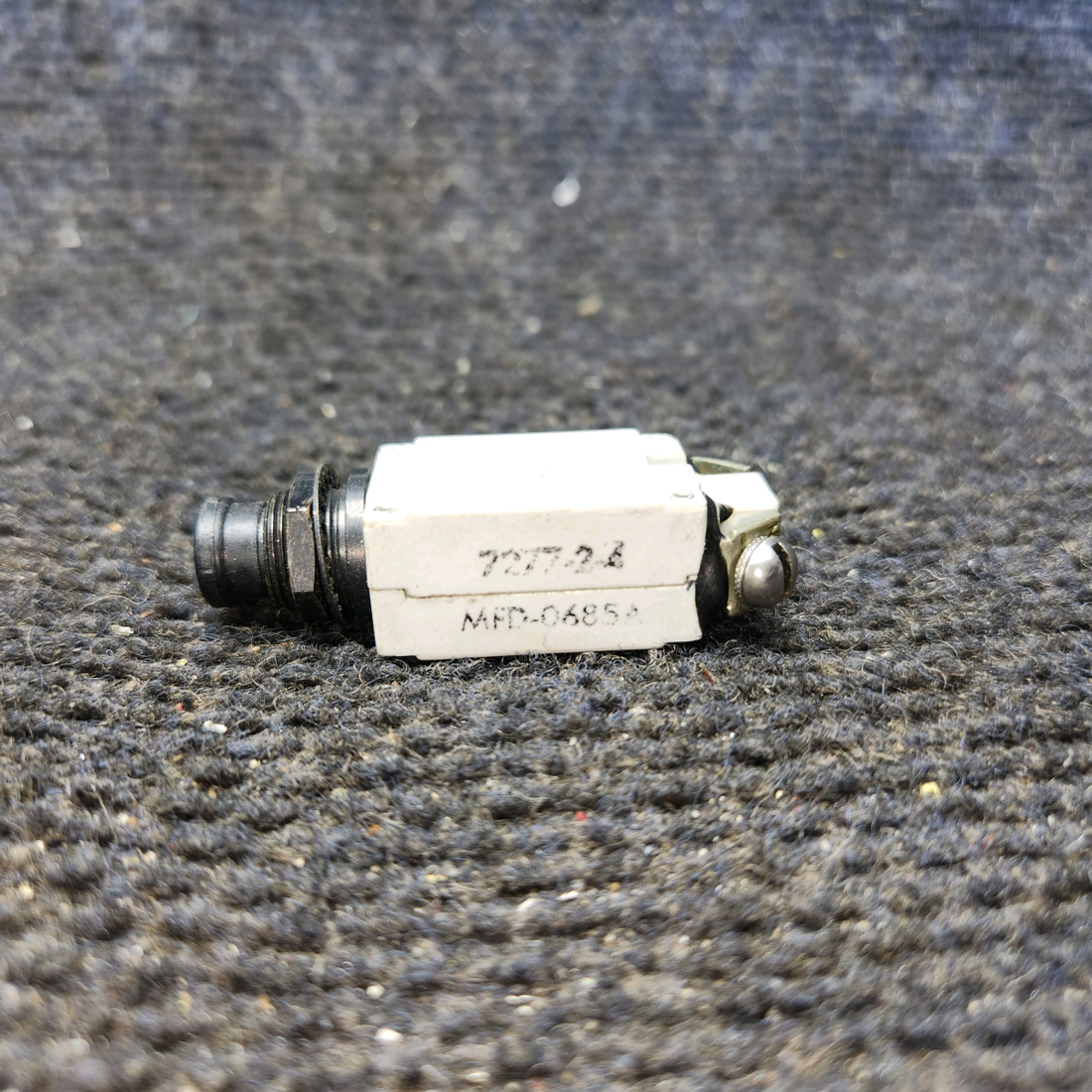 Used aircraft parts for sale, 7277-2-4 klixon Cessna 182G Circuit Breaker 4 AMP