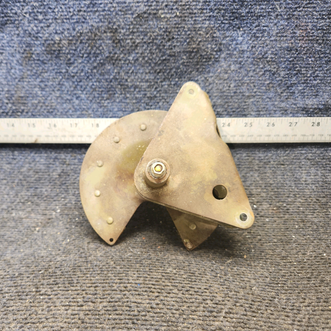 Used aircraft parts for sale, 0510195-1 cessna 172N Flap Pulley Drive Assembly
