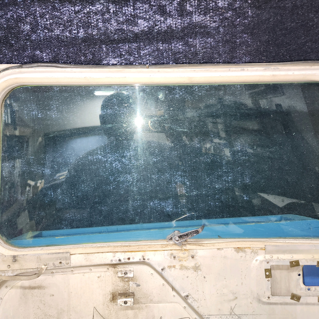 Used aircraft parts for sale, 0413033-2 cessna 150G Cabin Door – RH