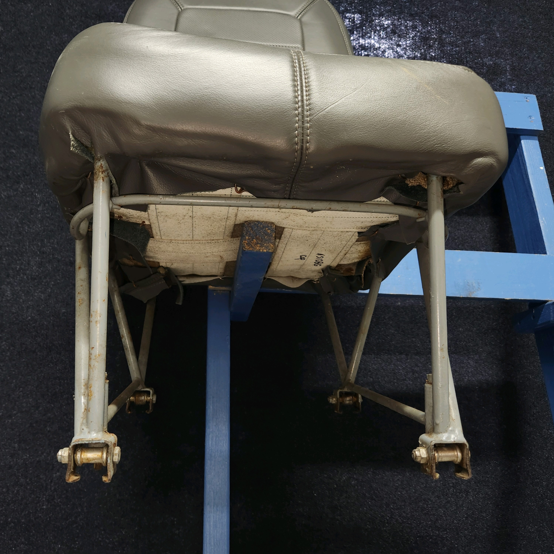Used aircraft parts for sale, 68061-002, 63443-000, 68067-000 Piper PA-28-140 Front Seat Assembly