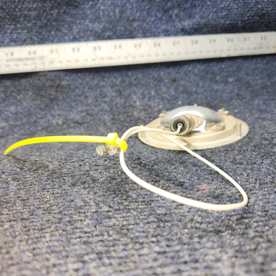 Used aircraft parts for sale, 572-582 Piper PA28-140 Panel Light Assembly (Volts: 14)