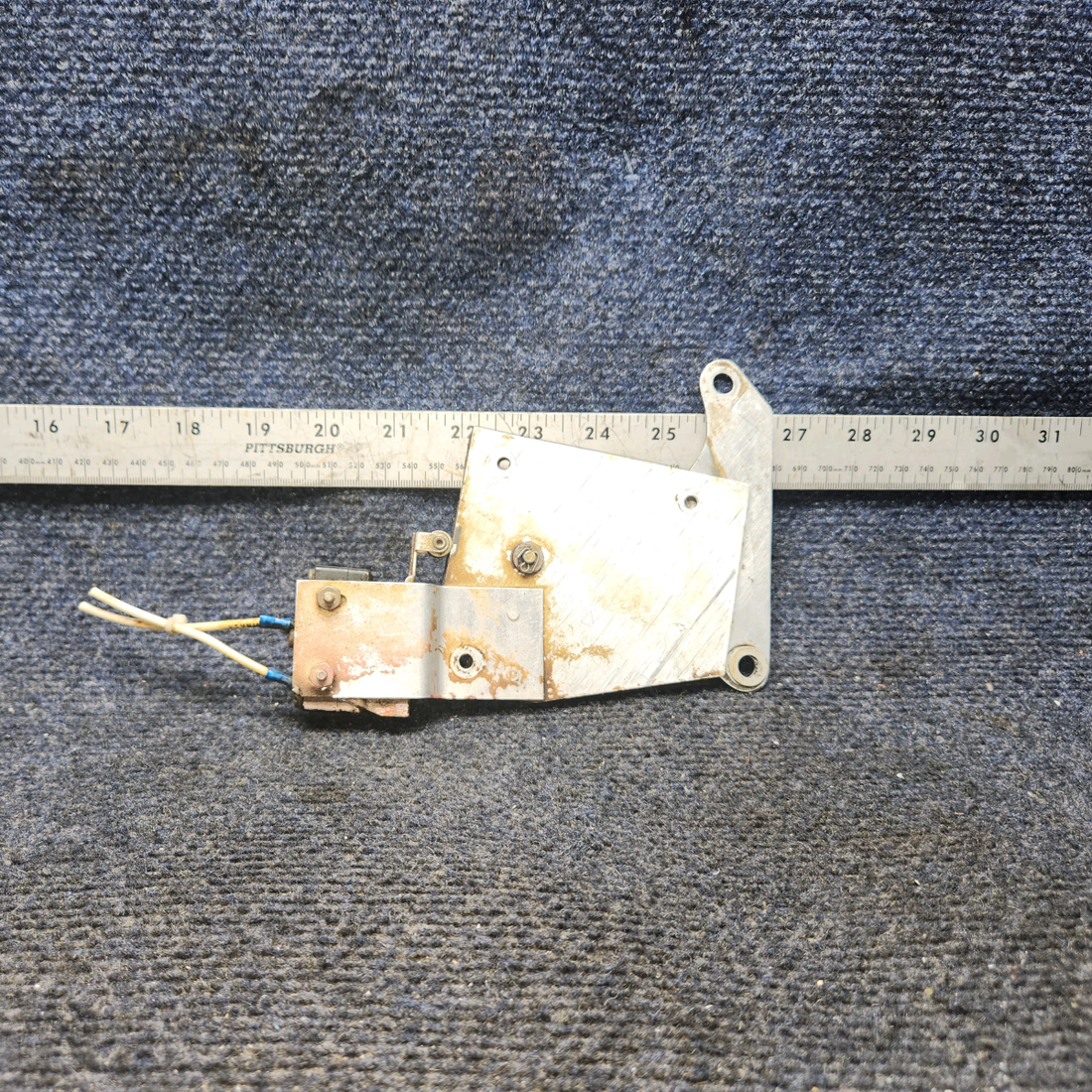 Used aircraft parts for sale, 95-550002-19 BEECHCRAFT 95-55B Iris Heater Control Bellcrank w/ Switch