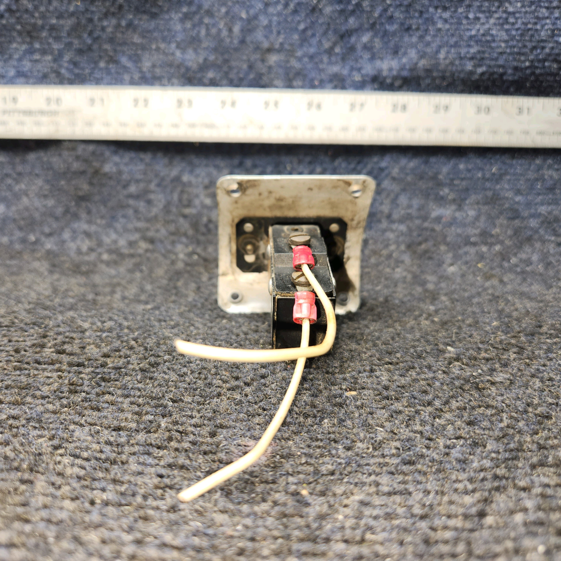 Used aircraft parts for sale, C52207-4 Safe Flight Piper PA28-161 Lift Detector Assembly