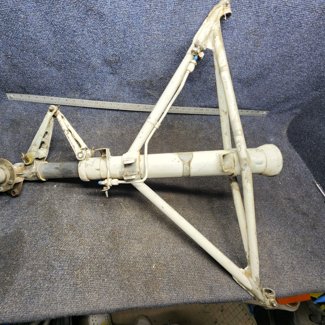 Used aircraft parts for sale, 33-810000-2 Beechcraft 35-33 Main Landing Gear – RH