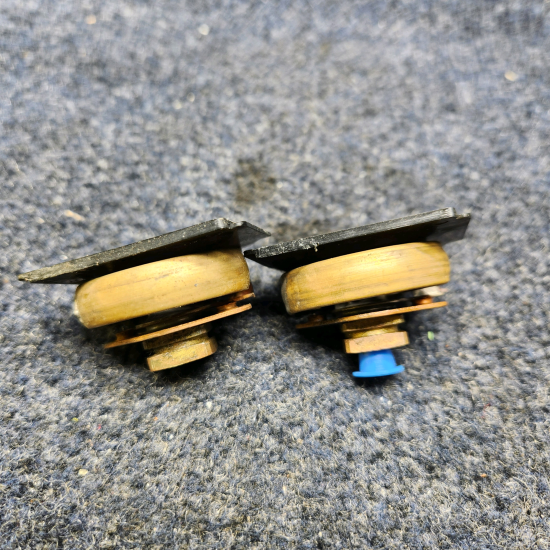 Used aircraft parts for sale, 1509413 BEECHCRAFT F35 OIL PRESS INDICATOR PRICE PER EACH