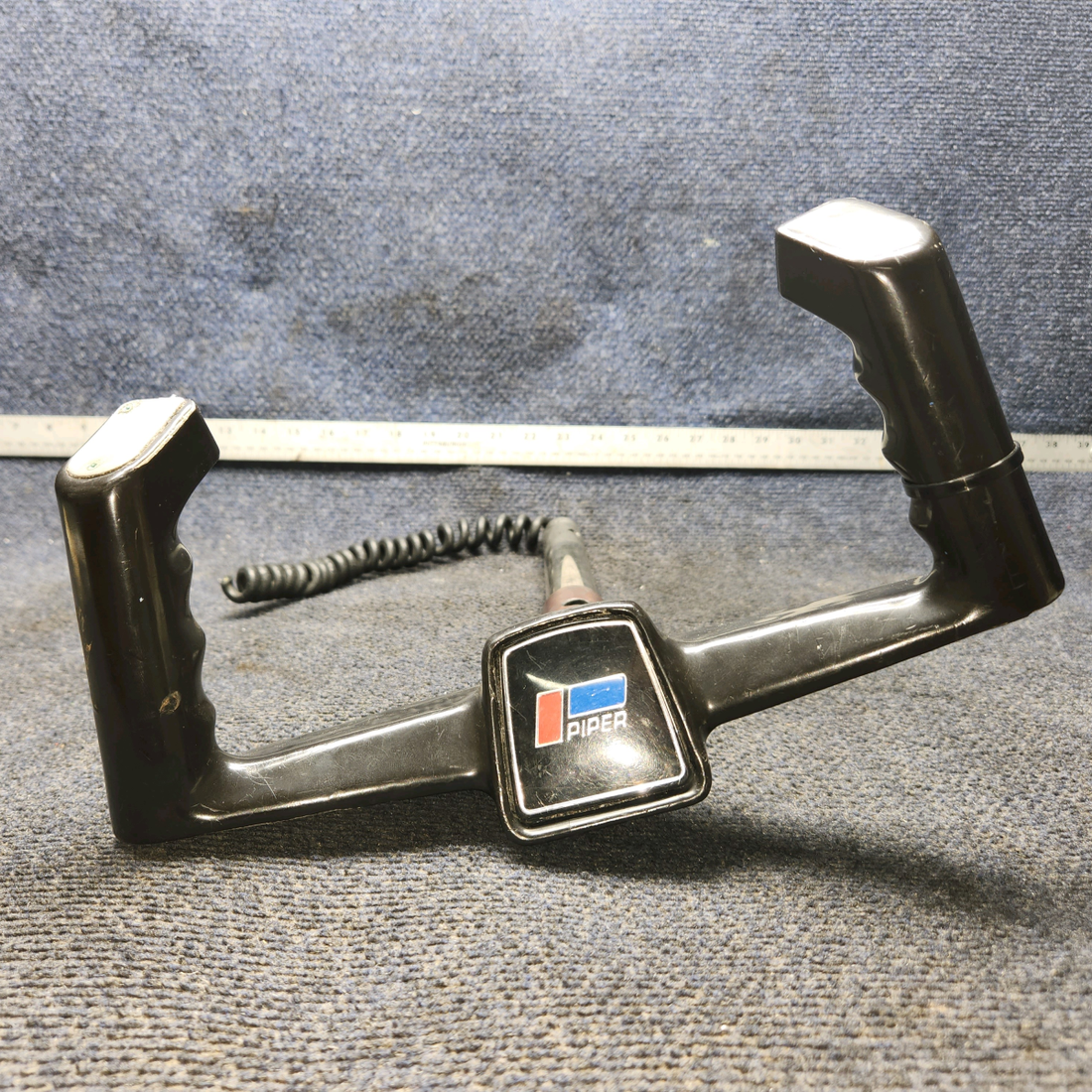 Used aircraft parts for sale, 85292-007 Piper PA28-161 Control Wheel Assy w Mic Switch (L: 14”, Dia: 1.125”)