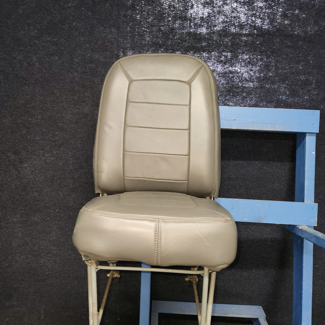 Used aircraft parts for sale, 68061-002, 63443-000, 68067-000 Piper PA-28-140 Front Seat Assembly
