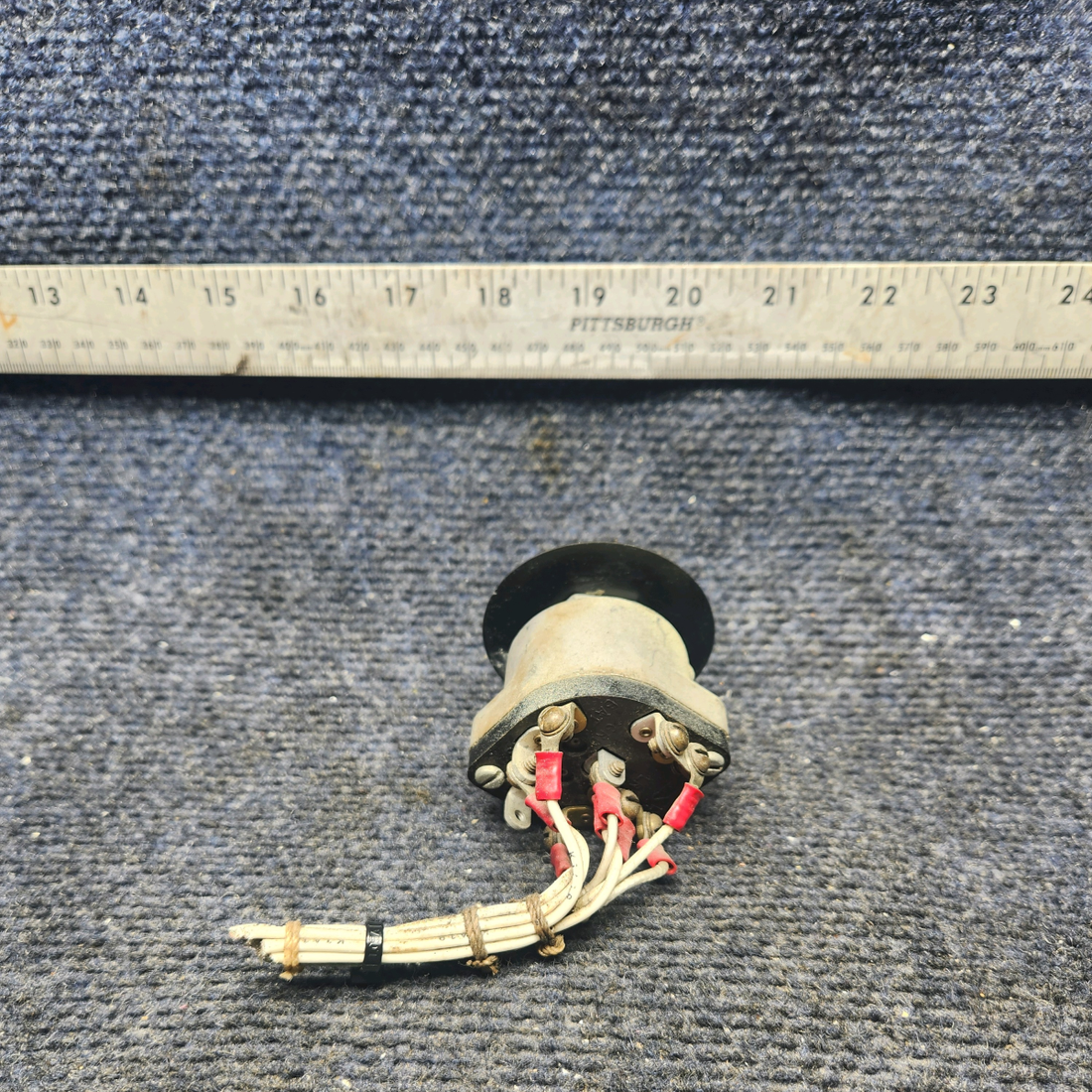 Used aircraft parts for sale, 10-357210-1-E Bendix Beechcraft A23A Musketeer Custom III IGNITION SWITCH AND KEY