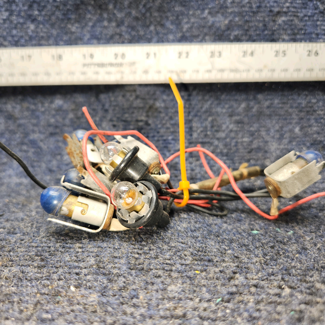 Used aircraft parts for sale, 565-516 PIPER PA28RT-201 Panel Light Holder ( Set of 7)