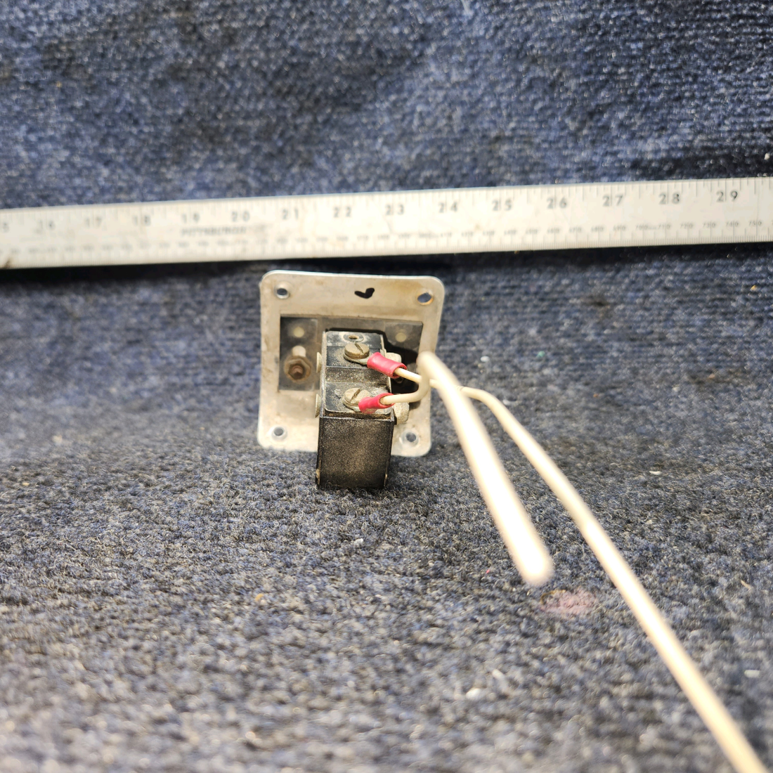 Used aircraft parts for sale, C-52207-4 Safe Flight Piper PA28-140 Safe Flight Lift Detector