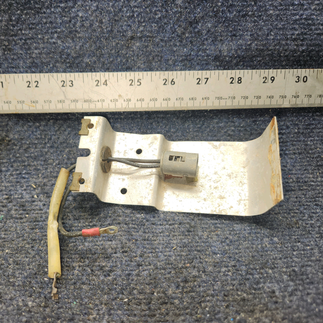Used aircraft parts for sale, 0762035-1 Cessna 182P Cover Plate Wing Light