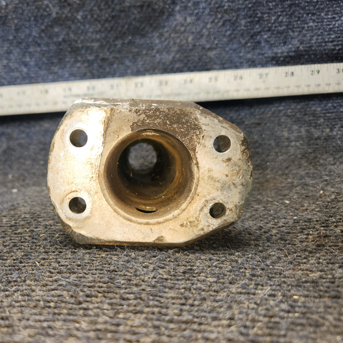 Used aircraft parts for sale, 0541199-1 cessna 172N Axle-Main Landing Gear