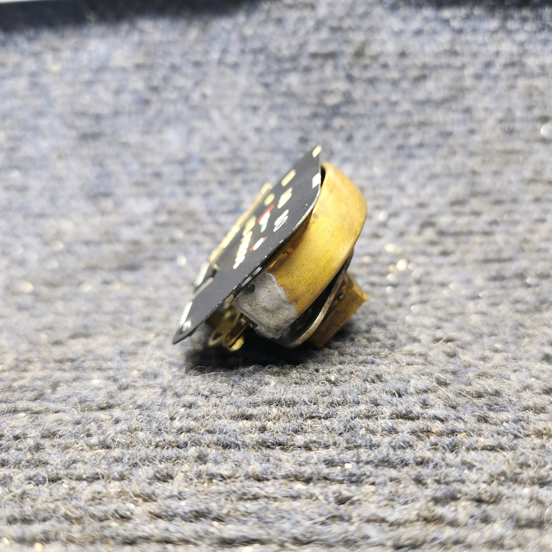 Used aircraft parts for sale, 1508300 Piper PA-23-150 Apache Oil Press Indicator