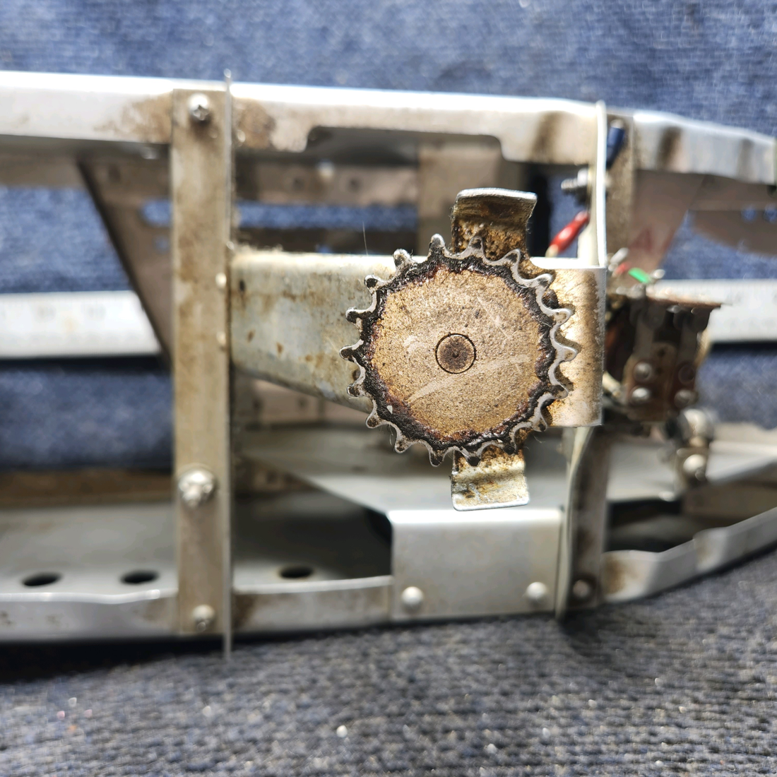 Used aircraft parts for sale, 0713640-200 Cessna 182G Console Structure Assembly