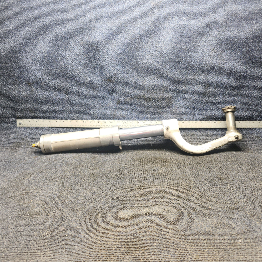Used aircraft parts for sale, 67100-007 Piper PA32RT-300 Nose Gear Assembly – Less Trunnion