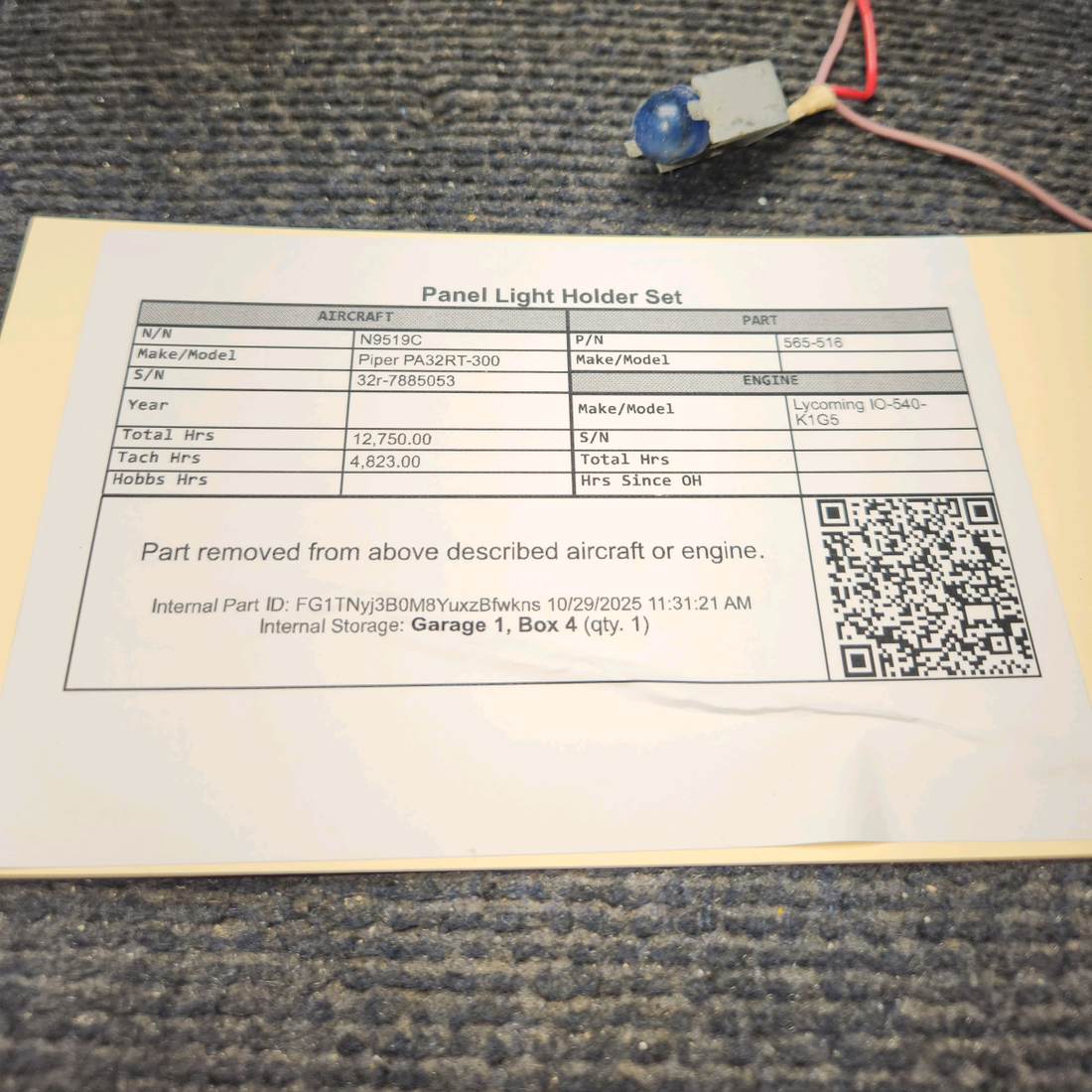 Used aircraft parts for sale, 565-516 Piper PA32RT-300 Panel Light Holder Set