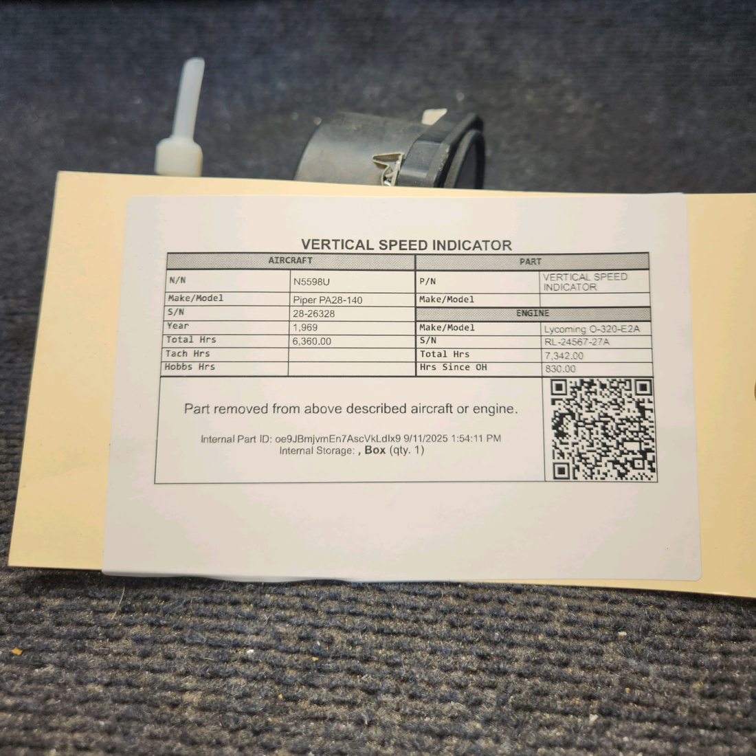 Used aircraft parts for sale, Vertical Speed Indicator Piper PA28-140 Vertical Speed Indicator