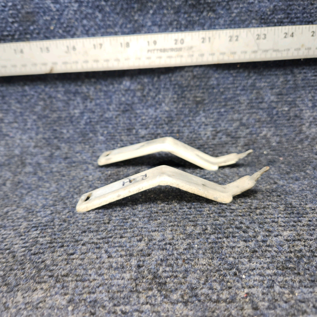 Used aircraft parts for sale, 0426209-3 CESSNA 172K CABIN DOOR CATCH "PRICE PER EACH"