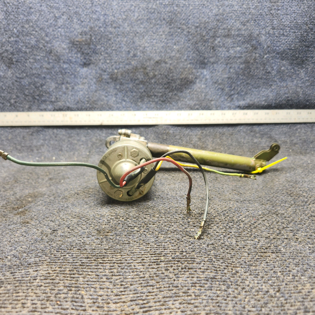 Used aircraft parts for sale, C301002-0305 Cessna 182G Flap Actuator Assembly