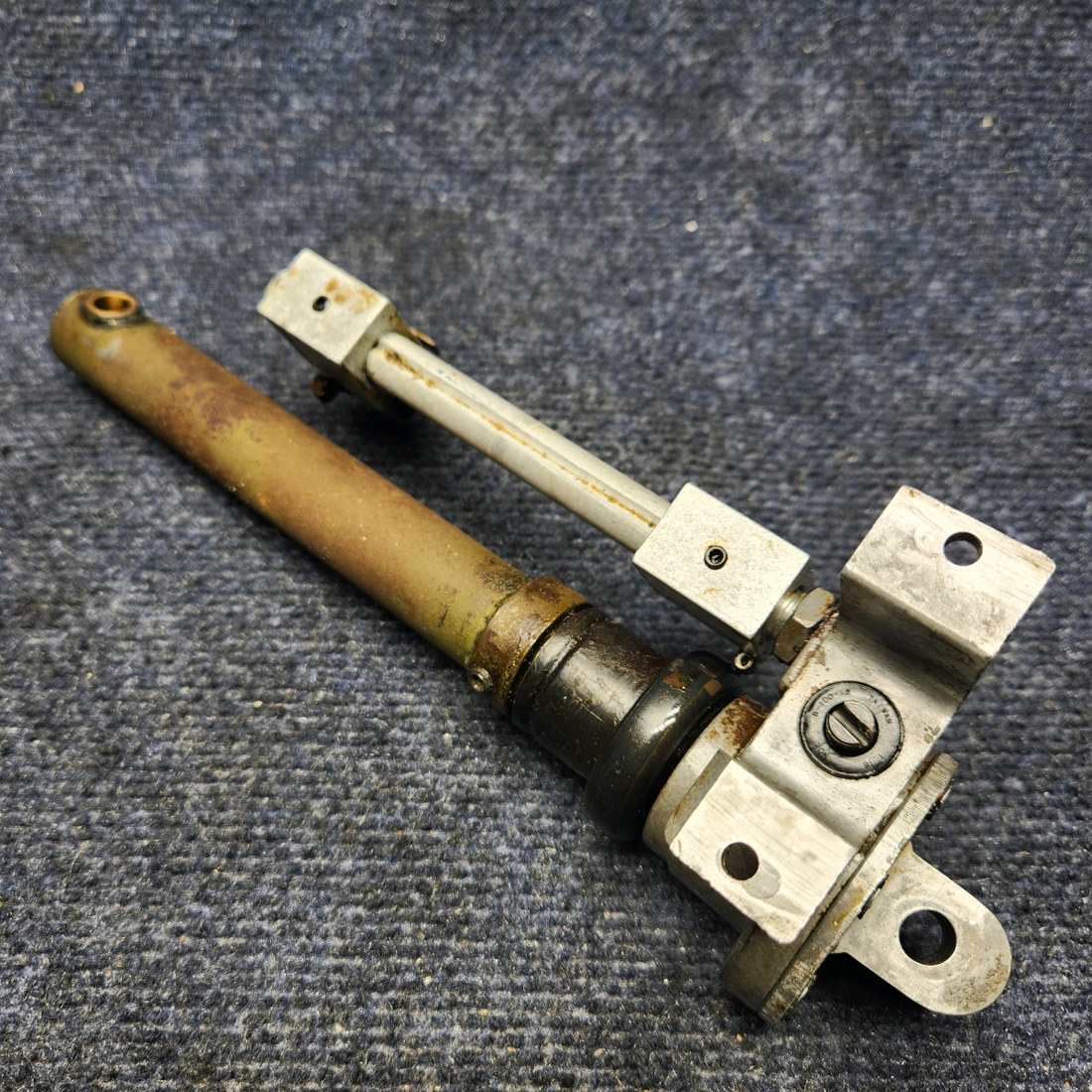 Used aircraft parts for sale, C301002-0312 CESSNA C172RG FLAP ACTUATOR & SWITCH BAR ASSEMBLY (7")