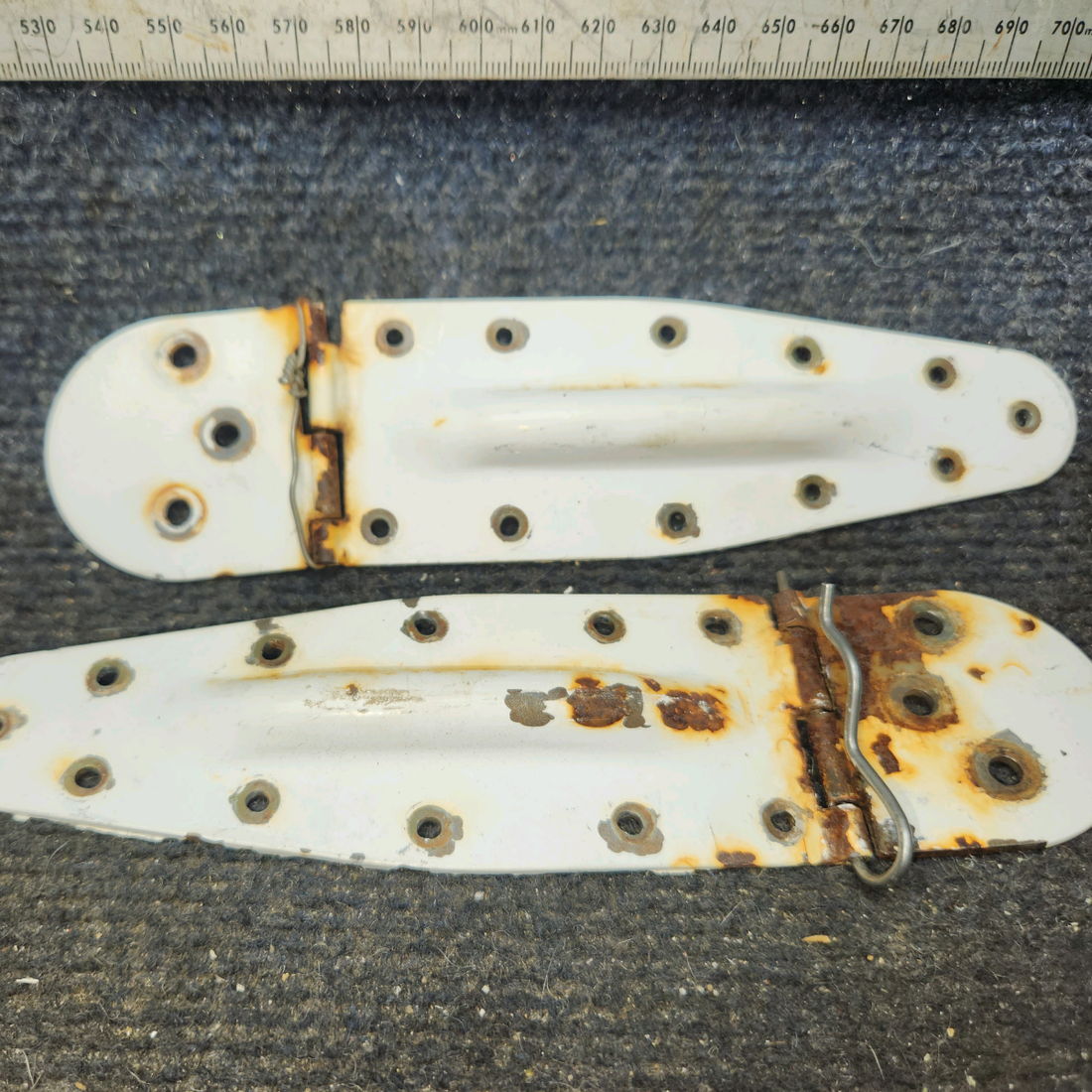 Used aircraft parts for sale, 0517019-3 cessna 172N Hinge Half