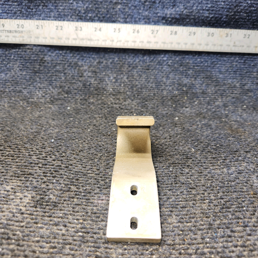 Used aircraft parts for sale, 0711102 Cessna 172F Baggage Door Hinge Assembly