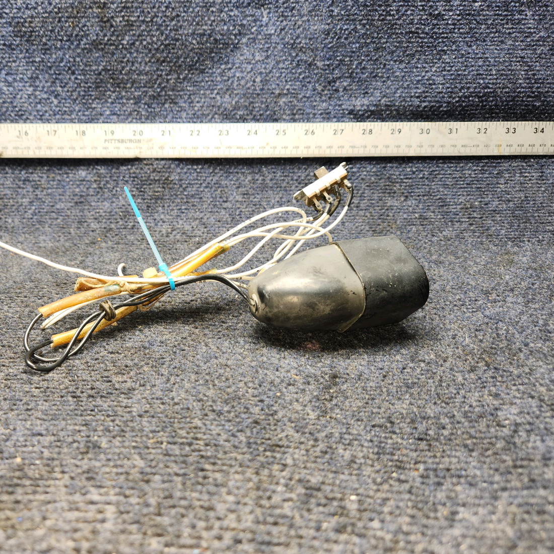 Used aircraft parts for sale, 1470089-15 CESSNA 172K Map Light Assemby With Switch 12 Volts