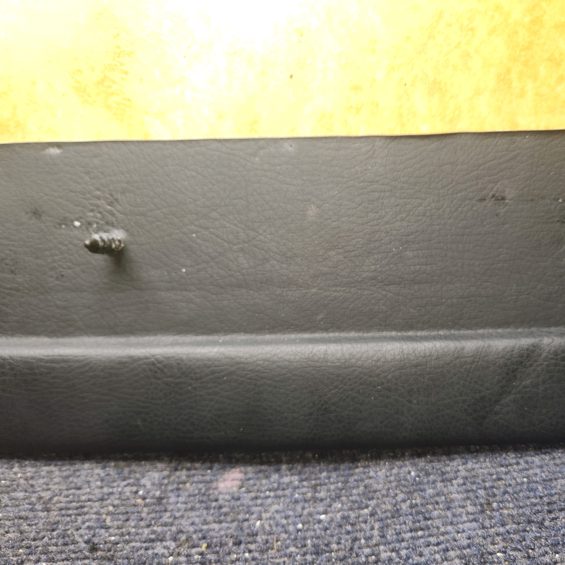 Used aircraft parts for sale, PG001 Knots 2U, Ltd Piper PA28-140 Glareshield