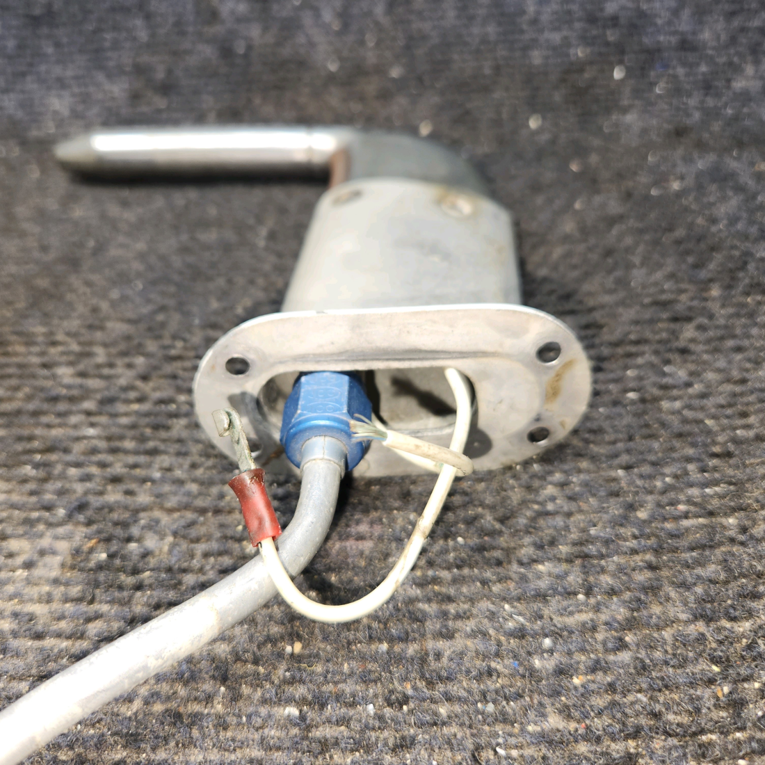 Used aircraft parts for sale, 50-384040 BEECHCRAFT 95-55B Pitot Tube Assembly – Heated 28 Volts