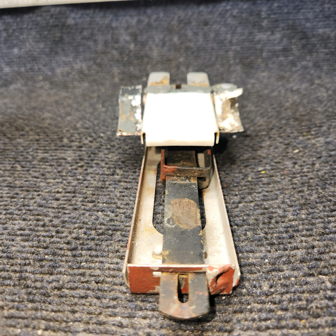 Used aircraft parts for sale, 68188-000 PIPER PA28-140 Cabin Door Latch Assembly