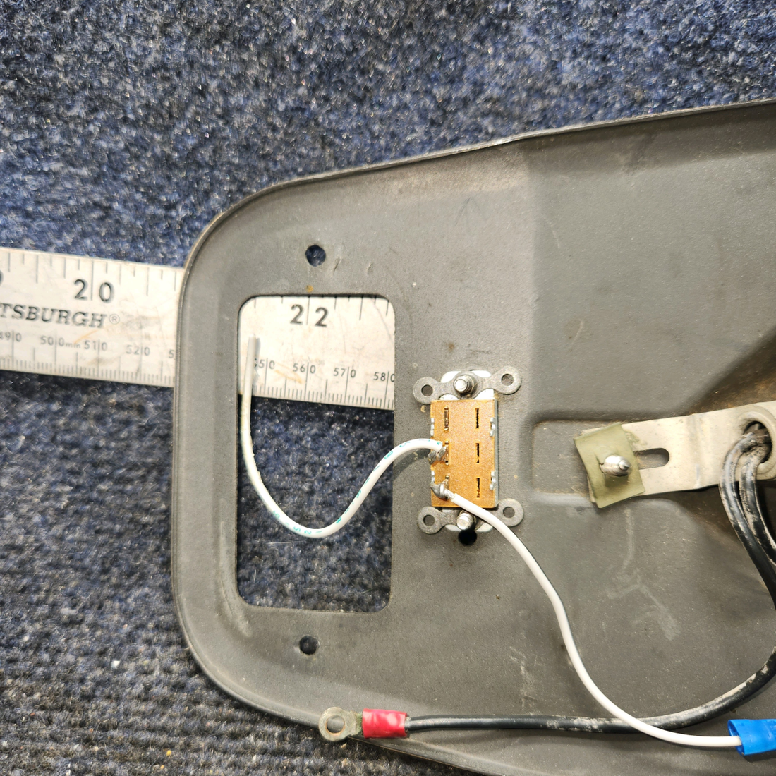 Used aircraft parts for sale, 0710103-7 Cessna 172 Overhead Corer Light With Switch