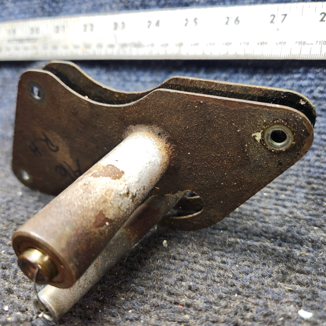 Used aircraft parts for sale, 0523223-1 Cessna 172E Aileron Bellcrank RH
