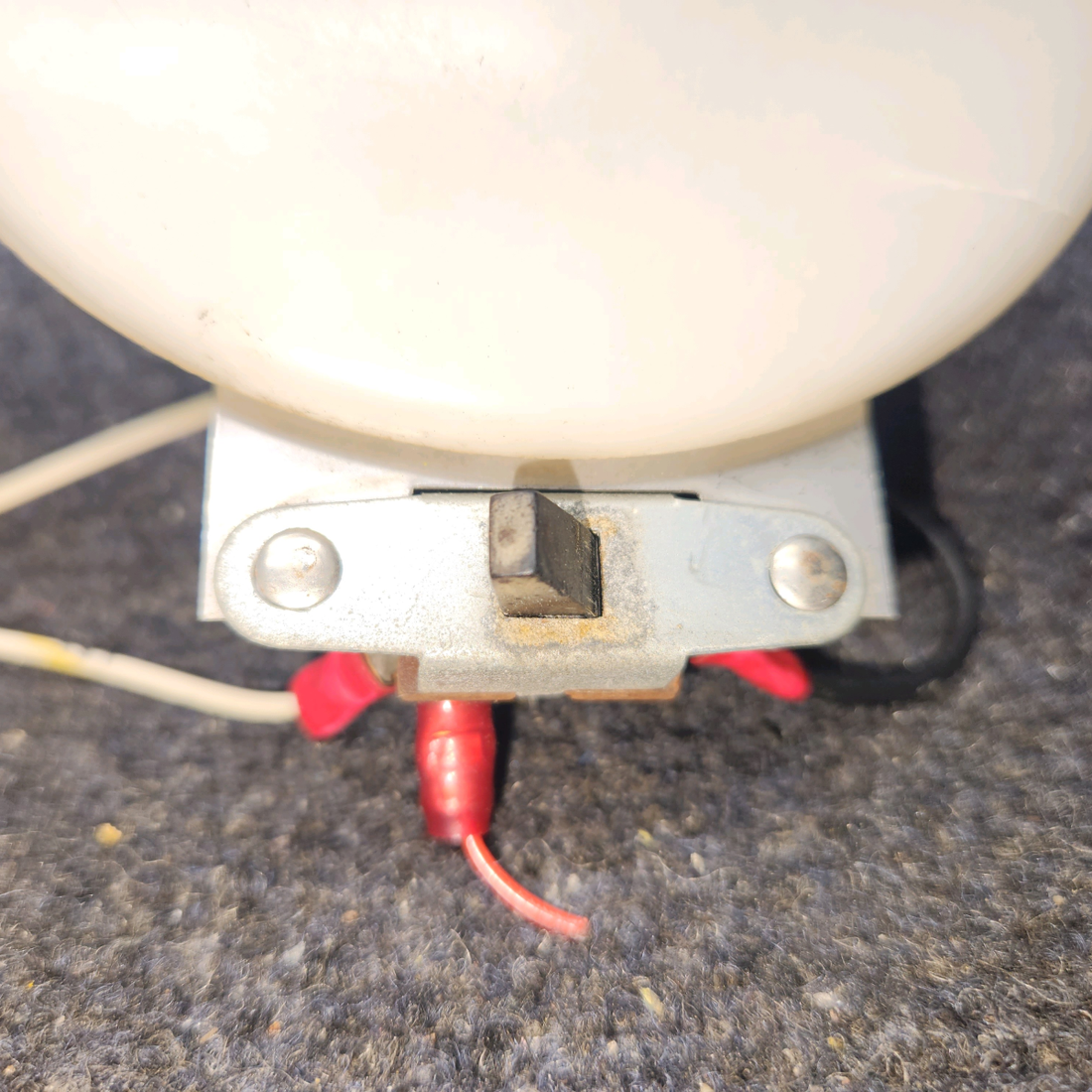 Used aircraft parts for sale, 66632-000 PIPER PA28-140 Reflector Dome Light Assy (14 Volts)