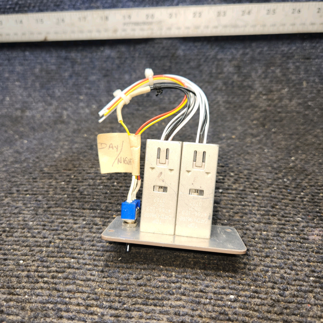 Used aircraft parts for sale, 4766-123 Eaton Beechcraft 95-B55 Beechcraft GPS Annunciatro Swith 28 Volts