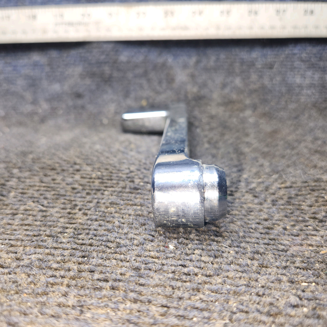 Used aircraft parts for sale, 1217053-4 cessna 172N Cabin Door Handle