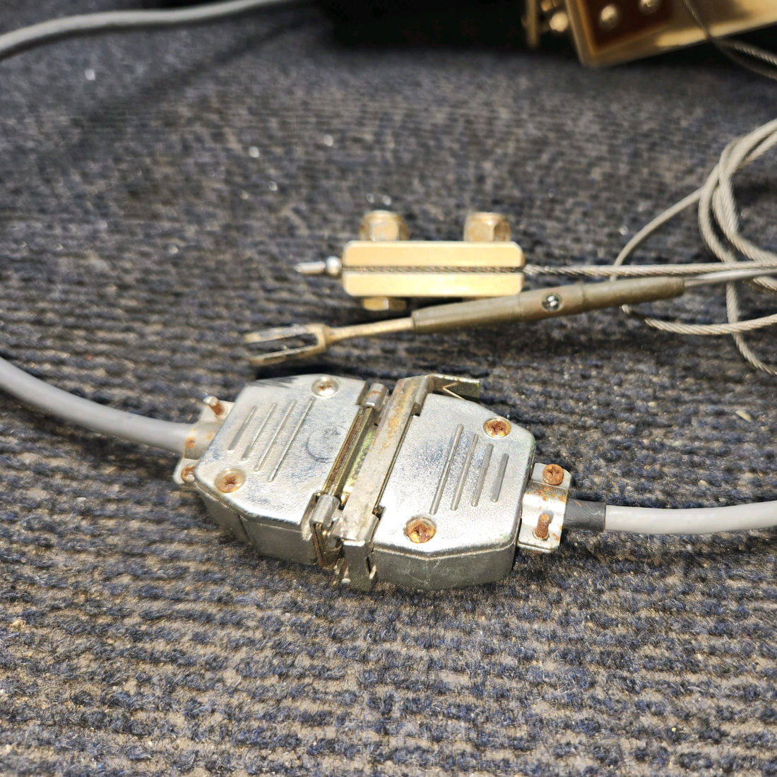 Used aircraft parts for sale, 0105-R9 S-Tec Cessna 182G Roll Servo Assembly with Cable