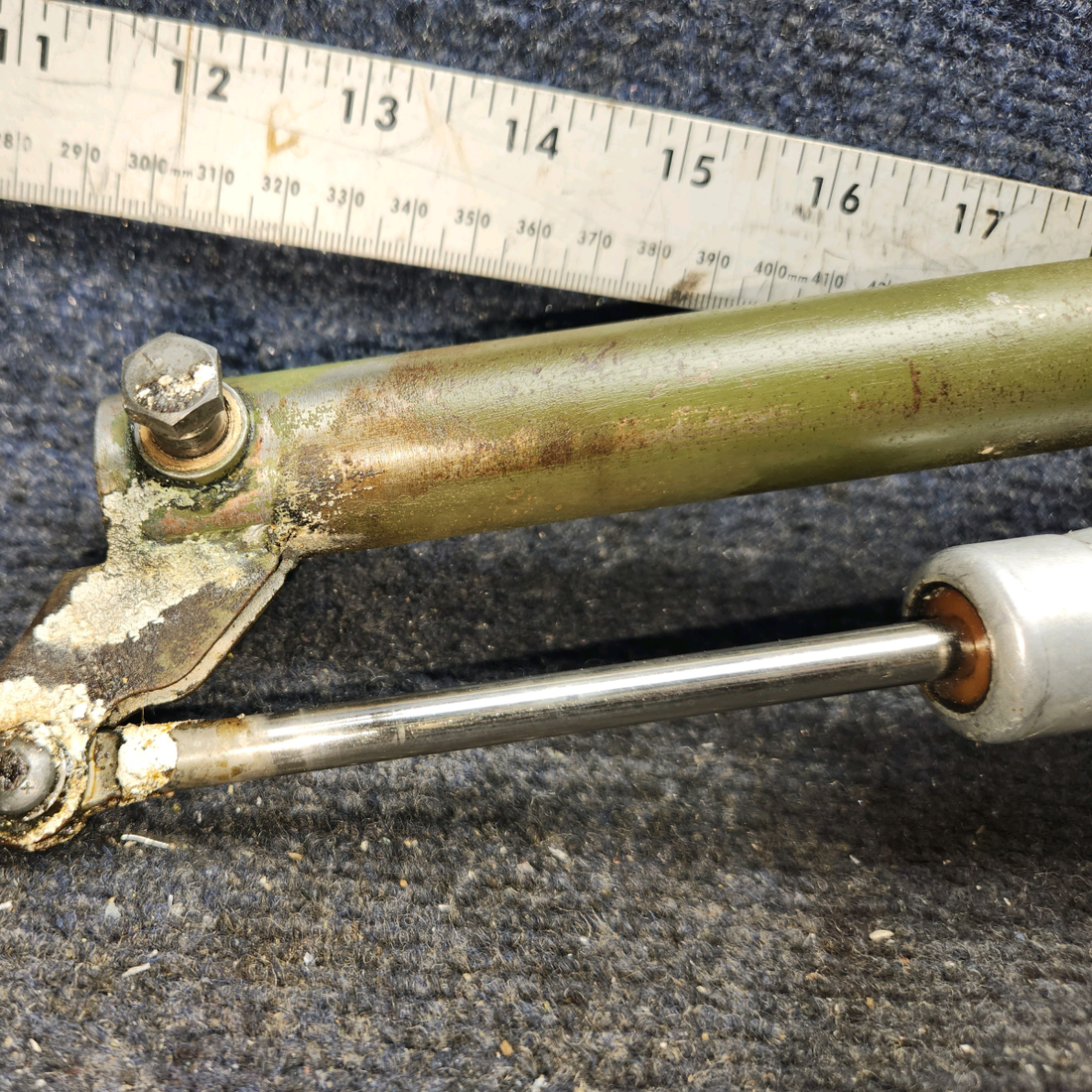 Used aircraft parts for sale, C301002-0301 cessna 150G Flap Actuator with Motor & Transmission