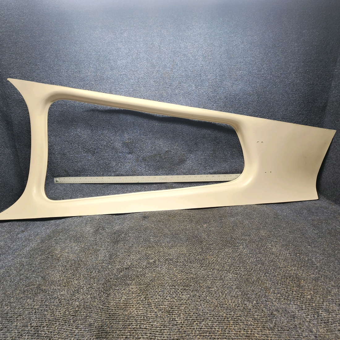 Used aircraft parts for sale, 95-420015-93 BEECHCRAFT 95-55B Aft Window Molding - LH