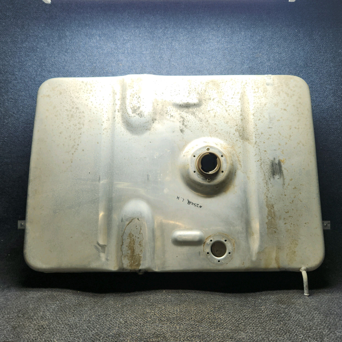 Used aircraft parts for sale, 0426508-9 cessna 150G Fuel Tank - LH