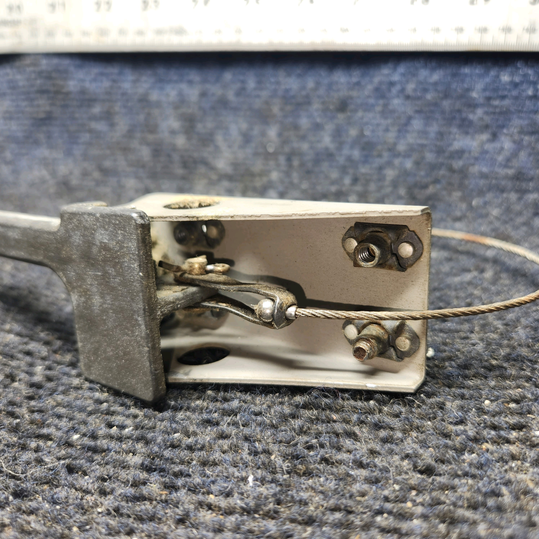 Used aircraft parts for sale, H2532-15 Beechcraft C23 SUNDOWNER Interior Door Latch Assembly