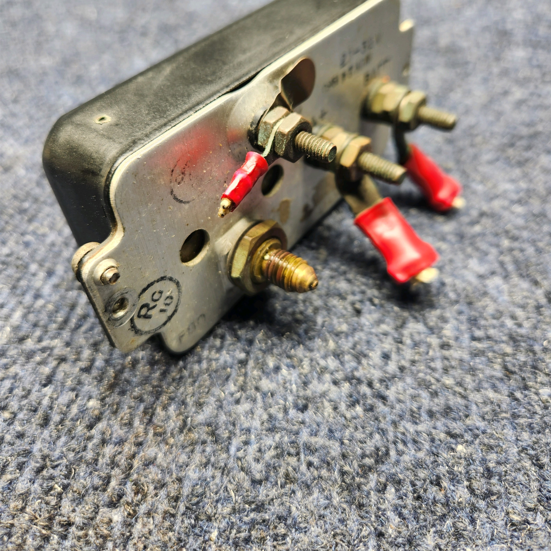 Used aircraft parts for sale, C669560-0101 Rochester CESSNA C172RG AMMETER-OIL PRESSURE CLUSTER (21-32V)