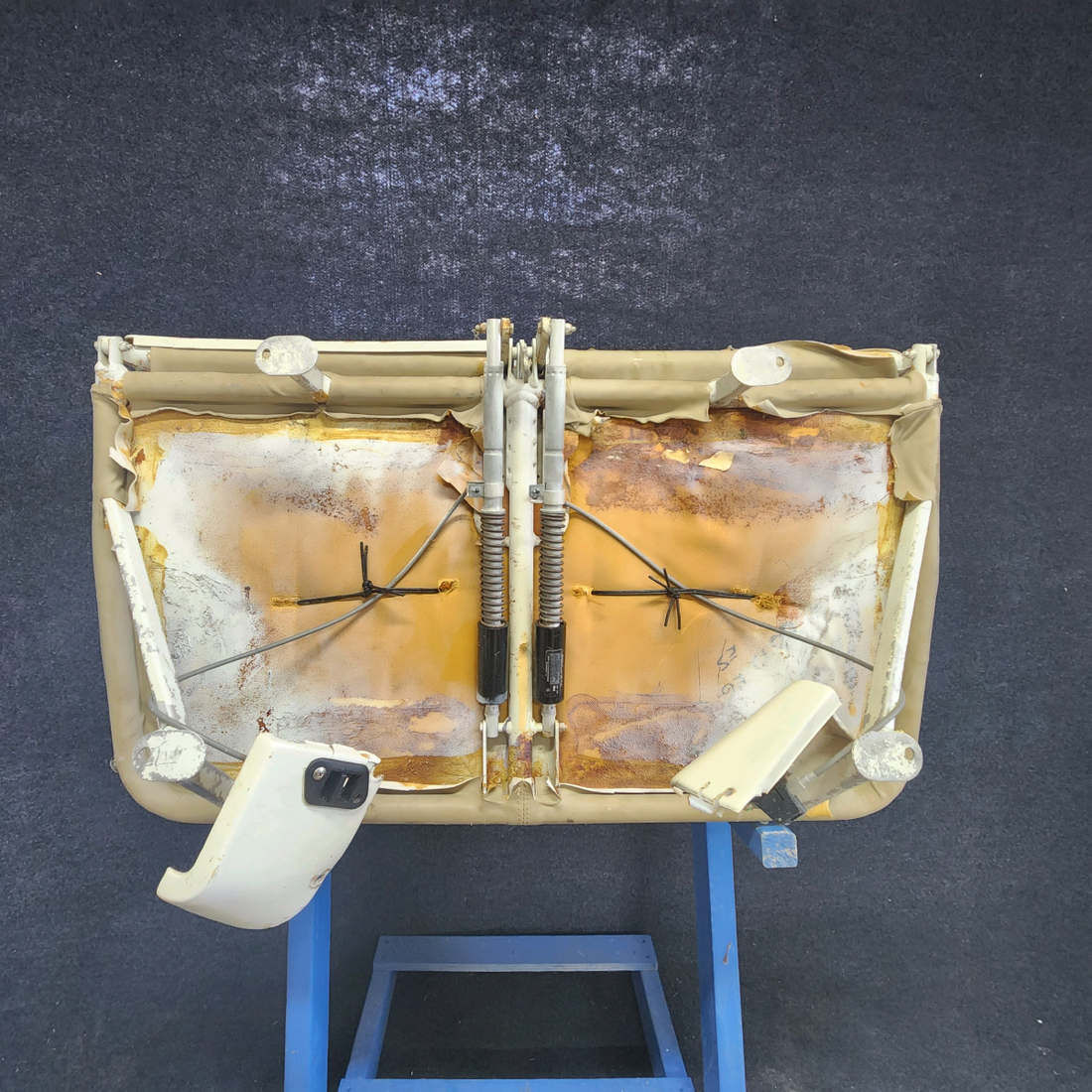 Used aircraft parts for sale, 0514170-3 CESSNA C172RG SPLIT BACK BENCH SEAT ASSEMBLY SEE PHOTOS FOR DETAILS